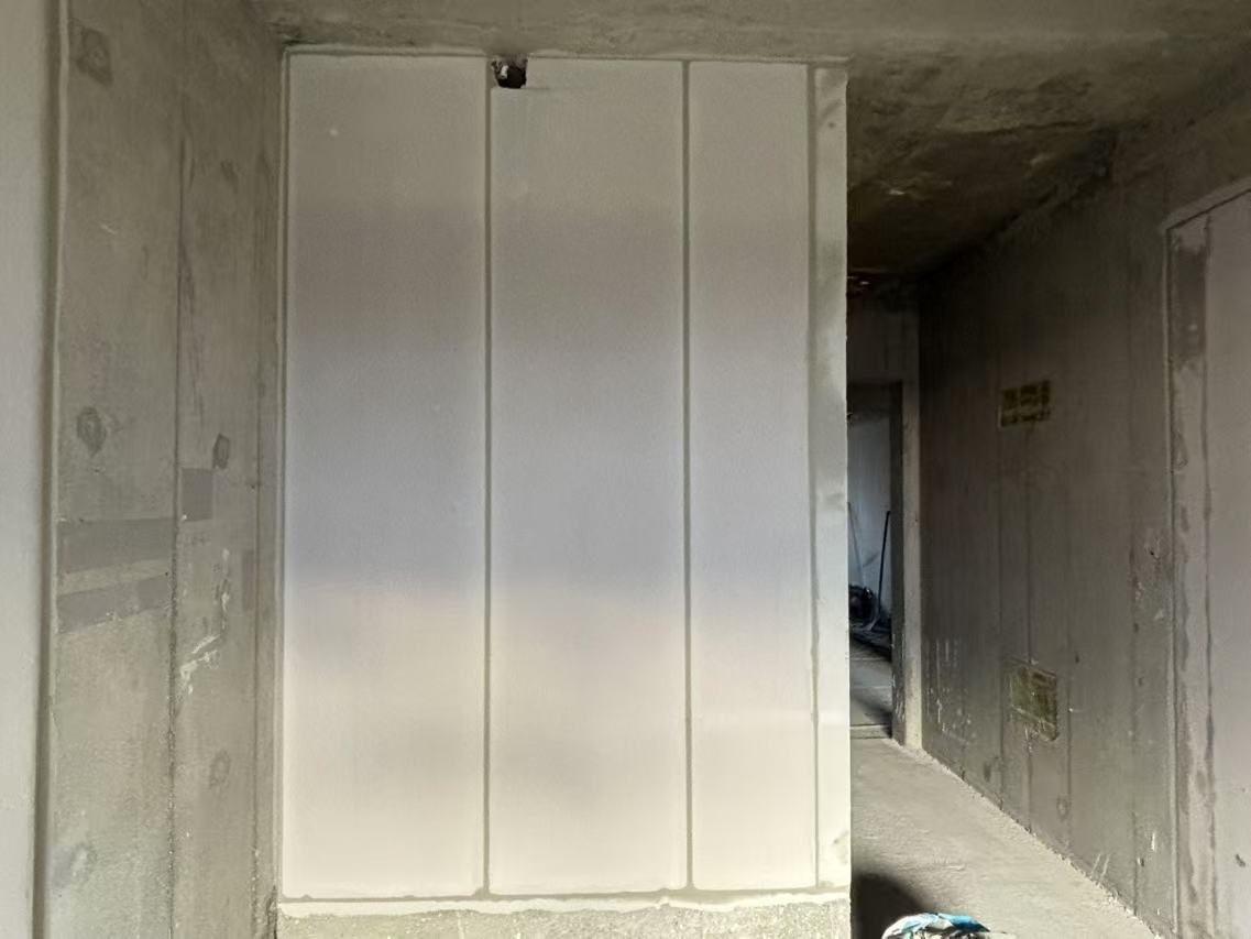 alc輕質(zhì)隔墻板墻灰的粘合性好嗎？